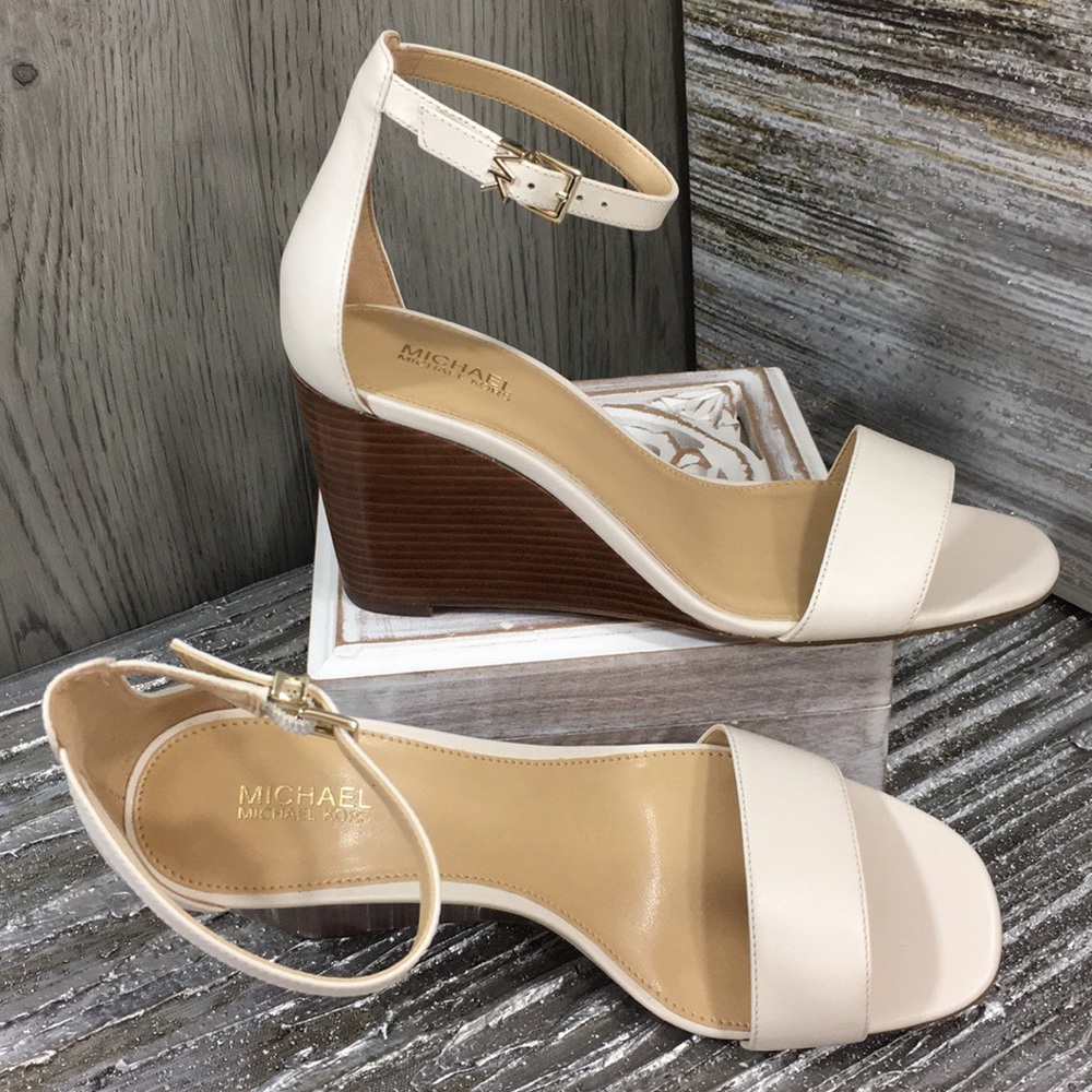 MICHAEL Michael Kors FIONA WEDGE LEATHER LT CREAM - Picture 4 of 8